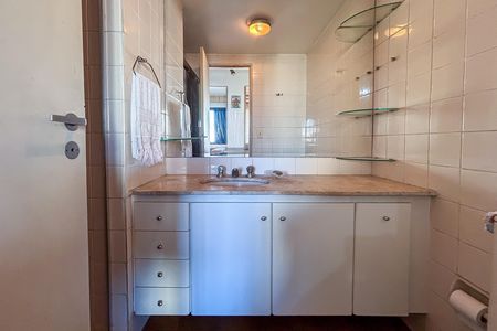 Apartamento à venda com 111m², 3 quartos e 2 vagas Apartamento à venda com 111m², 3 quartos e 2 vagasBanheiro social
