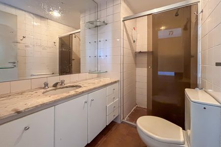 Apartamento à venda com 111m², 3 quartos e 2 vagas Apartamento à venda com 111m², 3 quartos e 2 vagasBanheiro da Suíte