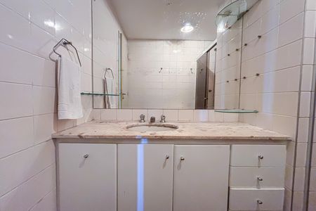 Apartamento à venda com 111m², 3 quartos e 2 vagas Apartamento à venda com 111m², 3 quartos e 2 vagasBanheiro da Suíte
