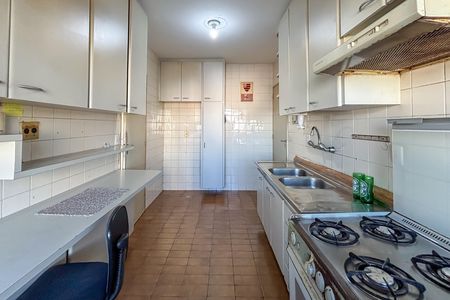 Apartamento à venda com 111m², 3 quartos e 2 vagas Apartamento à venda com 111m², 3 quartos e 2 vagasCozinha