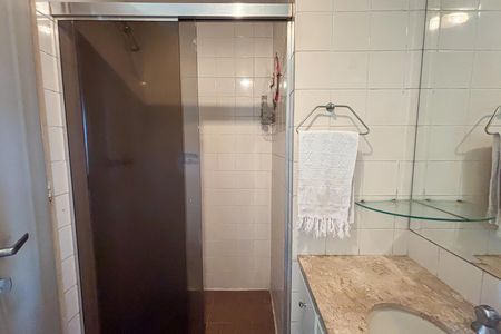 Apartamento à venda com 111m², 3 quartos e 2 vagas Apartamento à venda com 111m², 3 quartos e 2 vagasBanheiro social