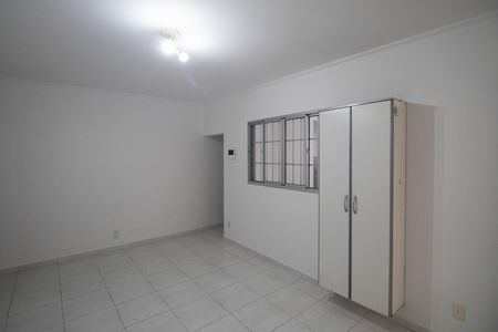 Casa para alugar com 50m², 1 quarto e sem vaga Casa para alugar com 50m², 1 quarto e sem vagaSala / Cozinha