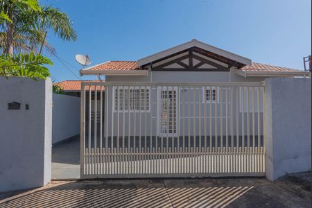 Casa para alugar com 250m², 2 quartos e 2 vagas Casa para alugar com 250m², 2 quartos e 2 vagasFachada