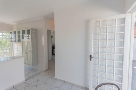 Casa para alugar com 250m², 2 quartos e 2 vagas Casa para alugar com 250m², 2 quartos e 2 vagasSala