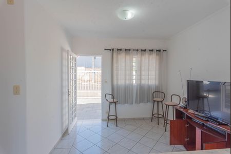 Casa para alugar com 250m², 2 quartos e 2 vagas Casa para alugar com 250m², 2 quartos e 2 vagasSala
