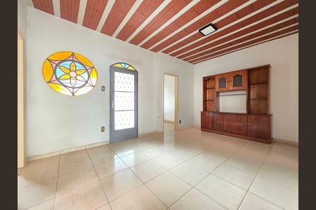 Casa à venda com 184m², 3 quartos e 3 vagas Casa à venda com 184m², 3 quartos e 3 vagasSala