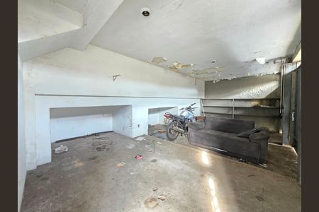 Casa à venda com 184m², 3 quartos e 3 vagas Casa à venda com 184m², 3 quartos e 3 vagasGaragens