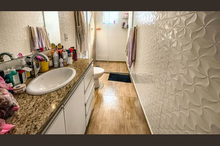 Casa para alugar com 114m², 2 quartos e 2 vagas Casa para alugar com 114m², 2 quartos e 2 vagasBanheiro da Suíte 2