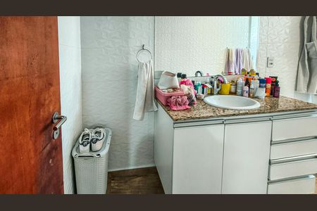 Casa para alugar com 114m², 2 quartos e 2 vagas Casa para alugar com 114m², 2 quartos e 2 vagasBanheiro da Suíte 2