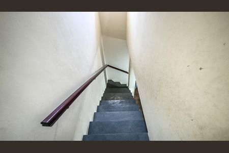Casa para alugar com 114m², 2 quartos e 2 vagas Casa para alugar com 114m², 2 quartos e 2 vagasEscada