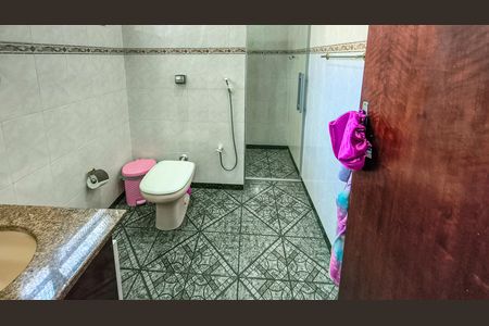 Casa para alugar com 114m², 2 quartos e 2 vagas Casa para alugar com 114m², 2 quartos e 2 vagasBanheiro da Suíte 1
