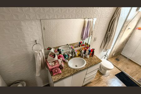 Casa para alugar com 114m², 2 quartos e 2 vagas Casa para alugar com 114m², 2 quartos e 2 vagasBanheiro da Suíte 2