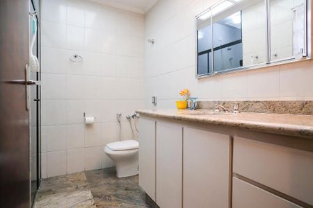 Casa à venda com 188m², 3 quartos e 3 vagasBanheiro 1