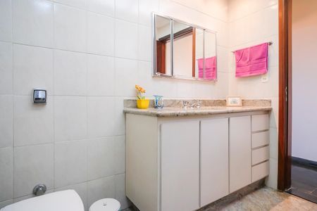 Casa à venda com 188m², 3 quartos e 3 vagasBanheiro 1