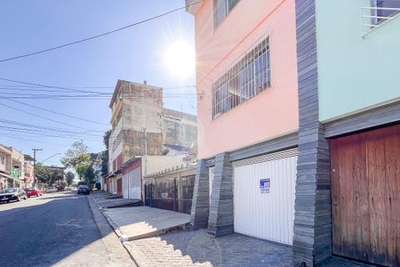 Casa à venda com 188m², 3 quartos e 3 vagasFachada + plaquinha 