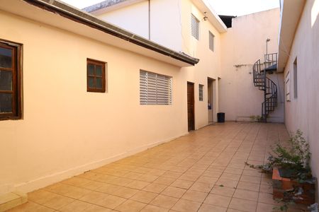 Casa à venda com 200m², 1 quarto e 5 vagasQuintal 