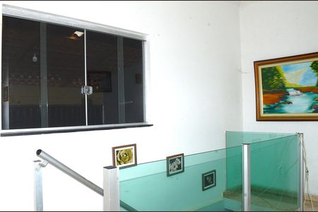 Casa para alugar com 300m², 5 quartos e 2 vagasEscada