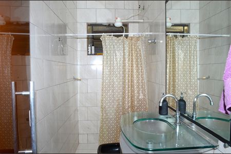 Casa para alugar com 300m², 5 quartos e 2 vagasBanheiro Corredor