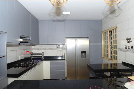 Casa para alugar com 300m², 5 quartos e 2 vagasCozinha