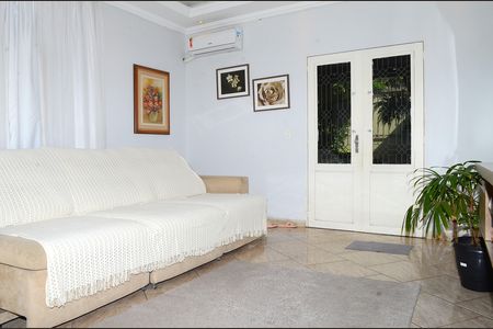 V de casa para alugar com 5 quartos, 300m² em Ouro Minas, Belo Horizonte