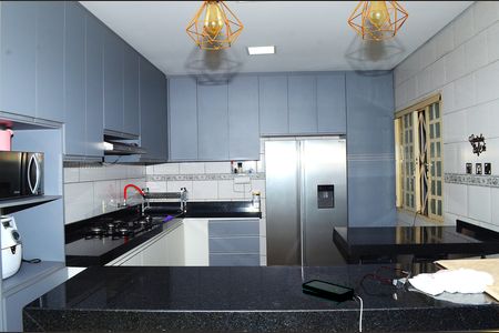Casa para alugar com 300m², 5 quartos e 2 vagasCozinha