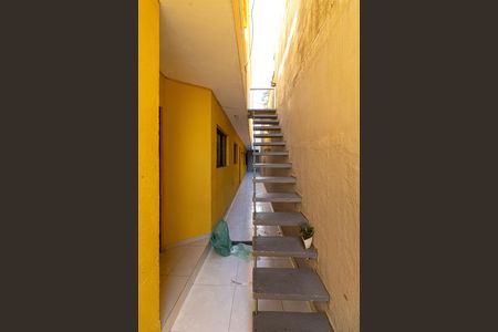 Casa para alugar com 120m², 3 quartos e 1 vaga Casa para alugar com 120m², 3 quartos e 1 vagaEscada