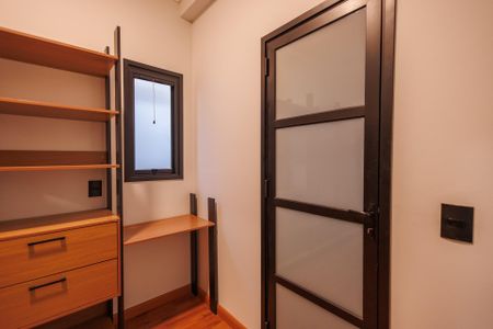 Casa de condomínio para alugar com 260m², 3 quartos e 4 vagas Casa de condomínio para alugar com 260m², 3 quartos e 4 vagasCloset da suíte Master