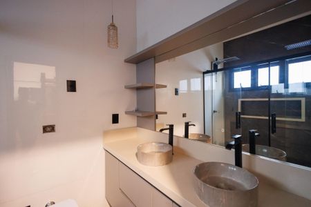 Casa de condomínio para alugar com 260m², 3 quartos e 4 vagas Casa de condomínio para alugar com 260m², 3 quartos e 4 vagasBanheiro Suíte Master