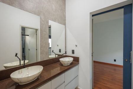 Casa de condomínio para alugar com 260m², 3 quartos e 4 vagas Casa de condomínio para alugar com 260m², 3 quartos e 4 vagasBanheiro Demi Suítes