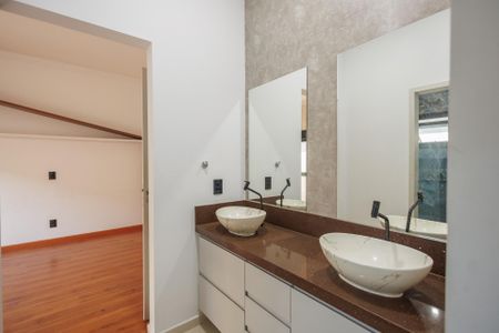 Casa de condomínio para alugar com 260m², 3 quartos e 4 vagas Casa de condomínio para alugar com 260m², 3 quartos e 4 vagasBanheiro Demi Suítes