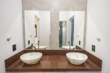Casa de condomínio para alugar com 260m², 3 quartos e 4 vagas Casa de condomínio para alugar com 260m², 3 quartos e 4 vagasBanheiro Demi Suítes