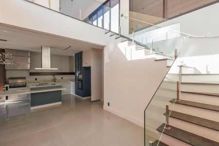 Casa de condomínio para alugar com 260m², 3 quartos e 4 vagas Casa de condomínio para alugar com 260m², 3 quartos e 4 vagasSala de TV