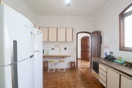 Apartamento para alugar com 380m², 3 quartos e 2 vagas Apartamento para alugar com 380m², 3 quartos e 2 vagasCozinha