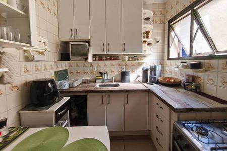 Apartamento à venda com 100m², 3 quartos e 2 vagas Apartamento à venda com 100m², 3 quartos e 2 vagasCozinha