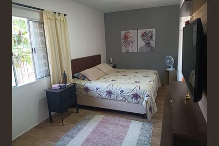 Casa à venda com 180m², 3 quartos e 5 vagas Casa à venda com 180m², 3 quartos e 5 vagasFoto 02