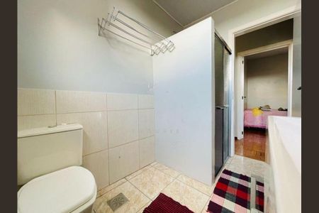 Banheiro de apartamento para alugar com 2 quartos, 69m² em São Sebastião, Porto Alegre