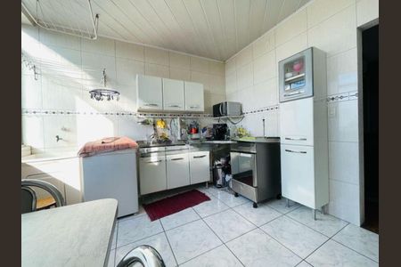 Cozinha de apartamento para alugar com 2 quartos, 69m² em São Sebastião, Porto Alegre