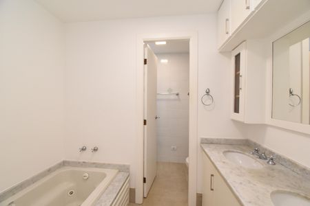 Apartamento à venda com 61m², 1 quarto e 1 vagaBanheiro da Suíte