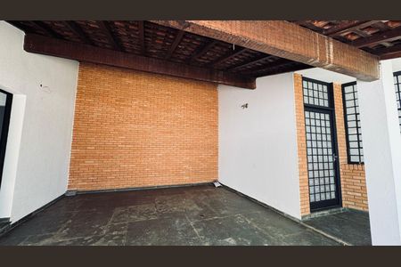 Casa de condomínio à venda com 300m², 3 quartos e 2 vagas Casa de condomínio à venda com 300m², 3 quartos e 2 vagasÁrea externa