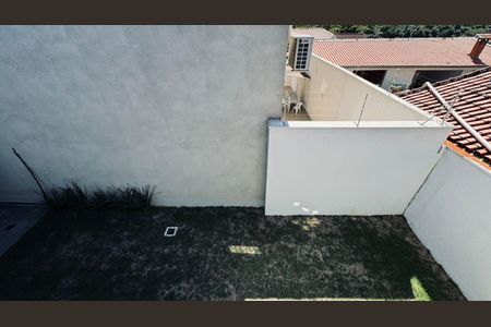 Casa de condomínio à venda com 300m², 3 quartos e 2 vagas Casa de condomínio à venda com 300m², 3 quartos e 2 vagasÁrea externa