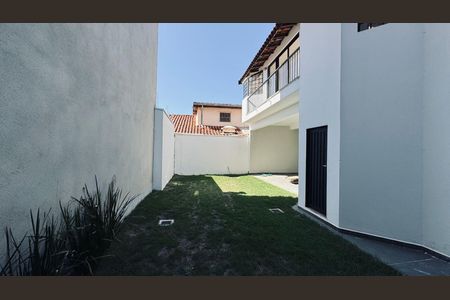 Casa de condomínio à venda com 300m², 3 quartos e 2 vagas Casa de condomínio à venda com 300m², 3 quartos e 2 vagasÁrea externa