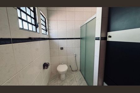Casa de condomínio à venda com 300m², 3 quartos e 2 vagas Casa de condomínio à venda com 300m², 3 quartos e 2 vagasBanheiro da Suíte
