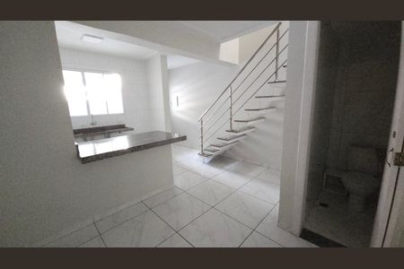 Casa para alugar com 140m², 2 quartos e 1 vaga Casa para alugar com 140m², 2 quartos e 1 vagaSala e Cozinha