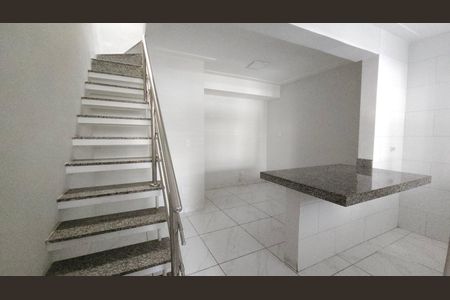 Sala e Cozinha de casa para alugar com 2 quartos, 140m² em Penha de França, São Paulo