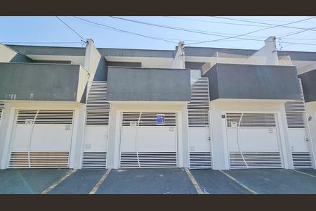 Casa para alugar com 140m², 2 quartos e 1 vaga Casa para alugar com 140m², 2 quartos e 1 vagaFachada