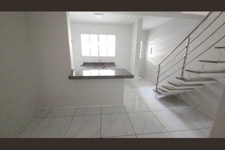 Casa para alugar com 140m², 2 quartos e 1 vaga Casa para alugar com 140m², 2 quartos e 1 vagaSala e Cozinha