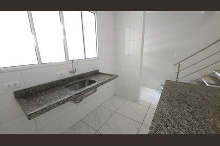 Sala e Cozinha de casa para alugar com 2 quartos, 140m² em Penha de França, São Paulo