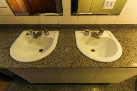 Apartamento para alugar com 160m², 3 quartos e 2 vagas Apartamento para alugar com 160m², 3 quartos e 2 vagasBanheiro da Suíte 1