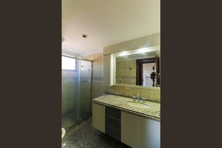 Apartamento para alugar com 160m², 3 quartos e 2 vagas Apartamento para alugar com 160m², 3 quartos e 2 vagasBanheiro