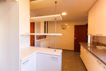 Apartamento para alugar com 160m², 3 quartos e 2 vagas Apartamento para alugar com 160m², 3 quartos e 2 vagasCozinha